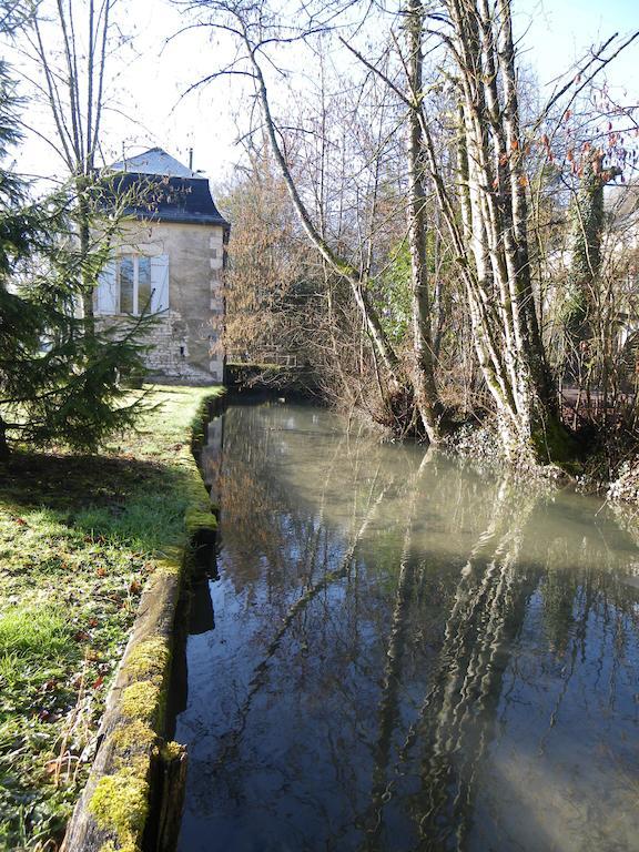 La Petite Varenne Turny Bagian luar foto