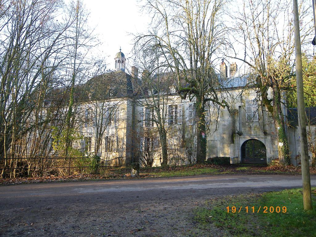 La Petite Varenne Turny Bagian luar foto