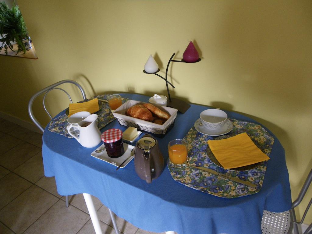 La Petite Varenne Turny Ruang foto