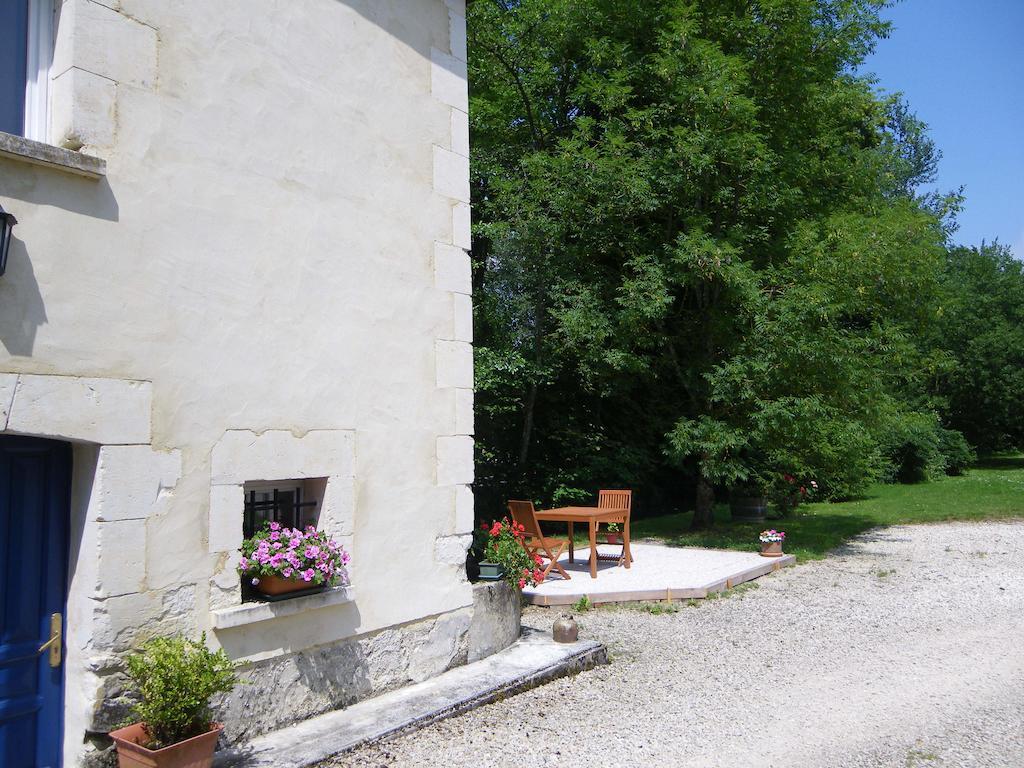 La Petite Varenne Turny Bagian luar foto